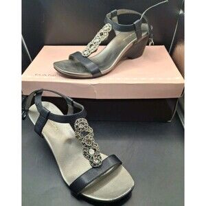 Bandolino Womens T-Strap Sandal Square Toe Size 6.5 M Black